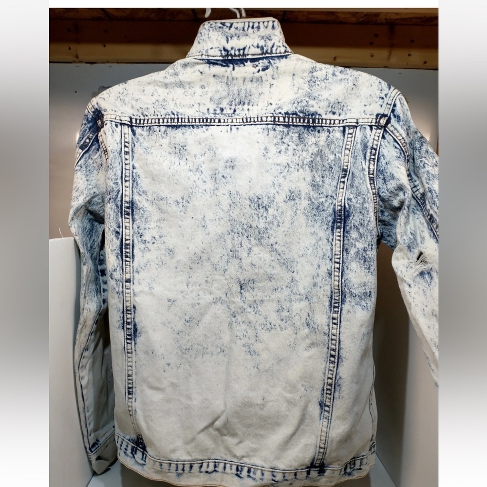 KDNK Los Angeles Distressed Acid Wash Denim Jacket - Ice Blue  Size XL- NWT - Picture 2 of 10